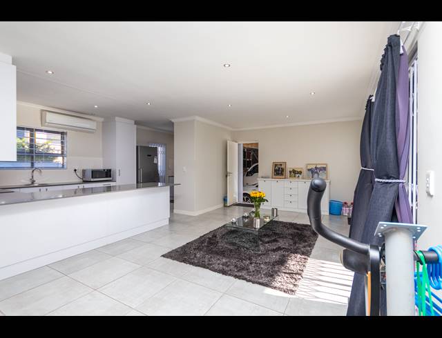 3 BEDROOM FREESTANDING FOR SALE IN SUNNINGDALE